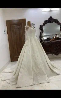 لباس عروس یه بار پوشیده شده است