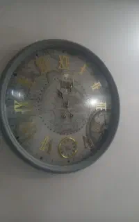 ساعت دیواری بسیار شیک و نو