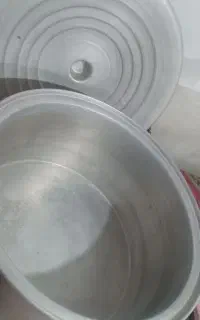 یک عدد قابلمه بزرگ سنگین