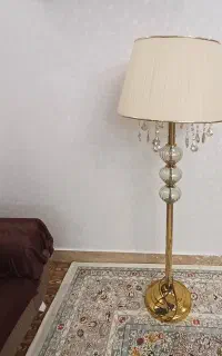 آباژور ایستاده