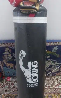 کیسه بوکس و دستکش در حد نو