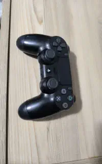 دوعدد دسته بازی PS4