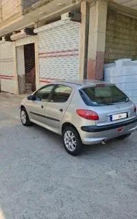 206 مدل 82 شاسی فنی سالم درحد