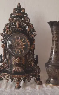 گلدان و ساعت قریمی