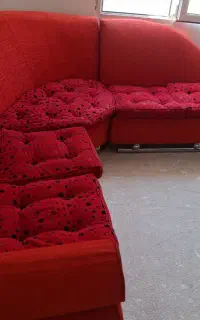 یک دست مبل راحتی برای خونه باغ