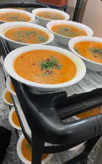 به یک کمک آشپز ماهر نیازمندیم(آقا)