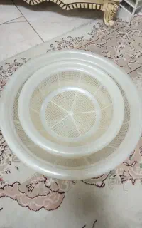 تعدادی آبکش و لگن
