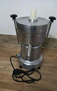 دستگاه ابمیوه گیری صنعتی هلال مدل g۱۰۰