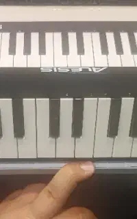 میدی کنترلر Alesis Qmini