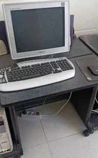کامپیوتر و وسایل کامل و میز و فکس تلفن