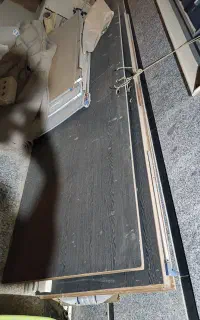 ۲درب چوبی سالم و نو..قفسه آهنی بزرگ و کوچیک ادارات