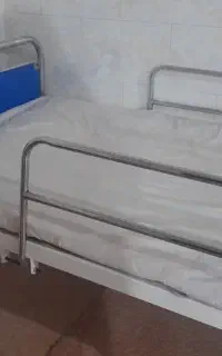 تخت بیمارستانی