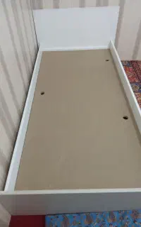 یک عدد تخت خواب بچه گانه