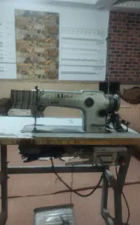 چرخ خیاطی راسته و اتو بخار و دکمه زن میان دوز