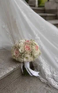 دسته گل عروس و گل‌آرایی ماشین عروس در لوکیشین شما