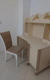 کتابخانه و میز تحریر و مطالعه