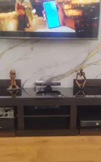 تلویزیون ۴۷اینچ ال جی کره  با میز تلویزیون سه تکه