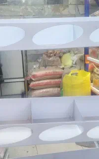 قفسه آجیل و حبوبات جلو شیشه خور