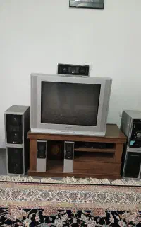 میز و تلویزیون