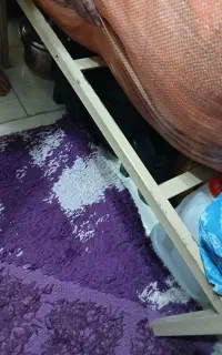 تختخواب آهنی بسیار محکم