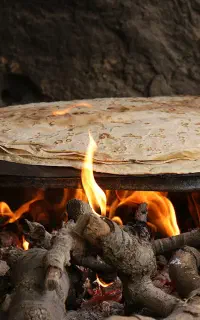 تولیدی و پخت نان محلی طاها