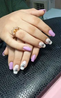 کاشت ناخن پلی ژل