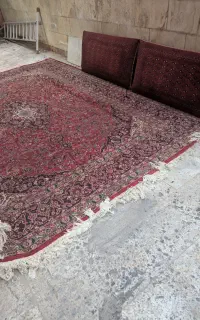 فرش دست بافت ۱۲ متری با یک جفت پشتی دست بافت