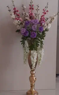 گلدان کنار سالنی
