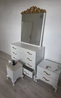 دراور همراه با پا تختی