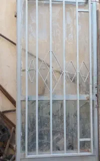 درب ورودی ساختمان