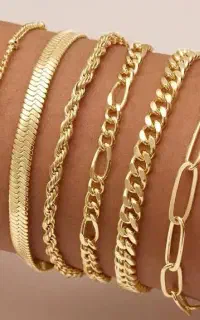یک دستبند طلا گمشده است