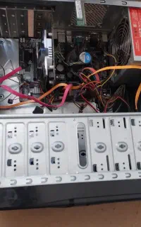 کیس کامپیوتر قدیمی کاملا سالم