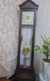 ساعت ایستاده وآینه