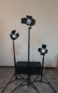 کیت اقتصادی نور پروژکتور ۳۰۰ وات به همراه کیف حمل