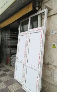 تعمیر در پنجره‌ یو پی وی سی upvc توری پلیسه و شیشه