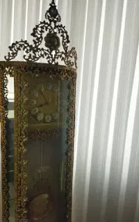 ساعت ‌برنزی‌تاج‌دار