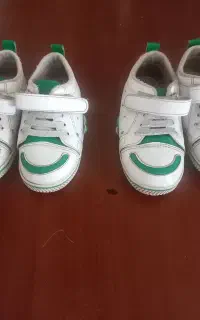 دو جفت کتانی پسرانه سالم به سایز ۲۹ و ۲۸