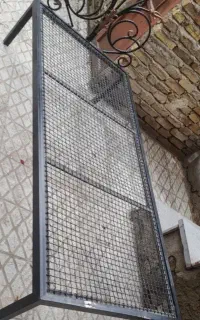 تخت فلزی