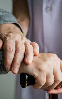 استخدام جهت نگهداری سالمند