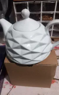 قوری چینی و ظرف میوه چینی نو