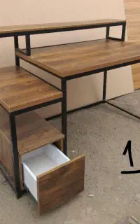 میز کامپیوتر مدرن