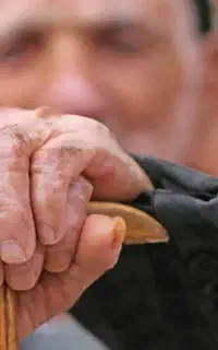 اصلاح سر و صورت و بدن و حمام سالمند مرد