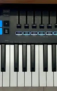 میدی کنترلر - novation launchkey 49 mk3