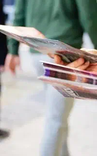 استخدام نیروی خانم برای بازاریابی و پخش تراکت