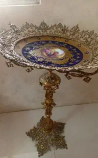 میوه خوری برنز کنار سالنی