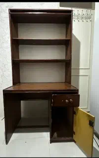 میزتحریر کتابخانه دار