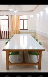 فروش میز برش و صندلیها