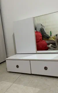 میز آرایش کاملا تمیز و سالم