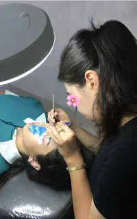 آموزش لاین اکستنشن مژه و لیفت و خدمات میکاپ