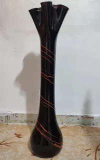 گلدان مشکی